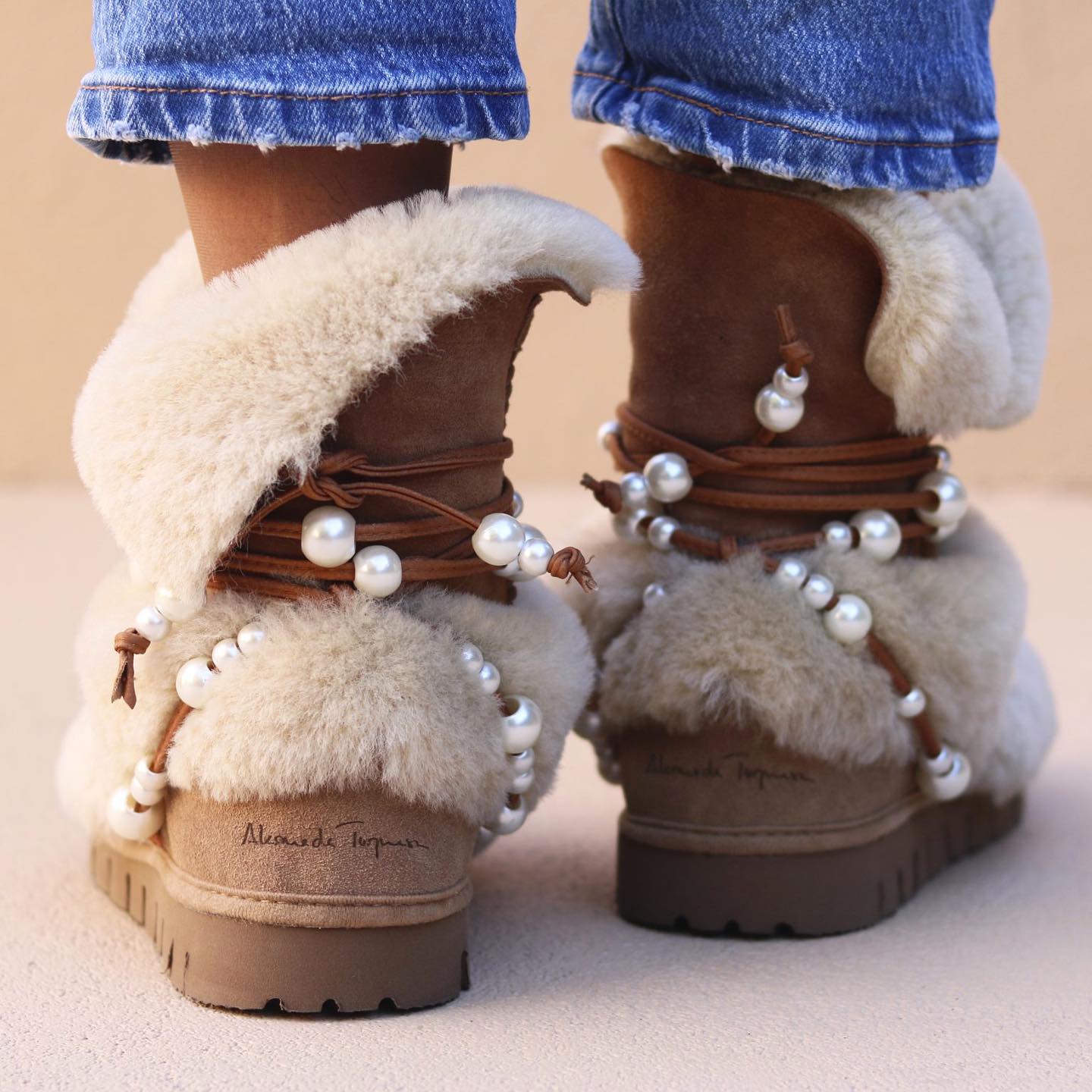 LEO CLASSIC PEARLS, the shearling boots
