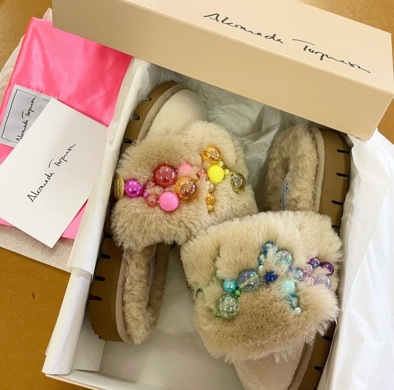 PINCTADA VANILLA RAINBOW, the shearling mules