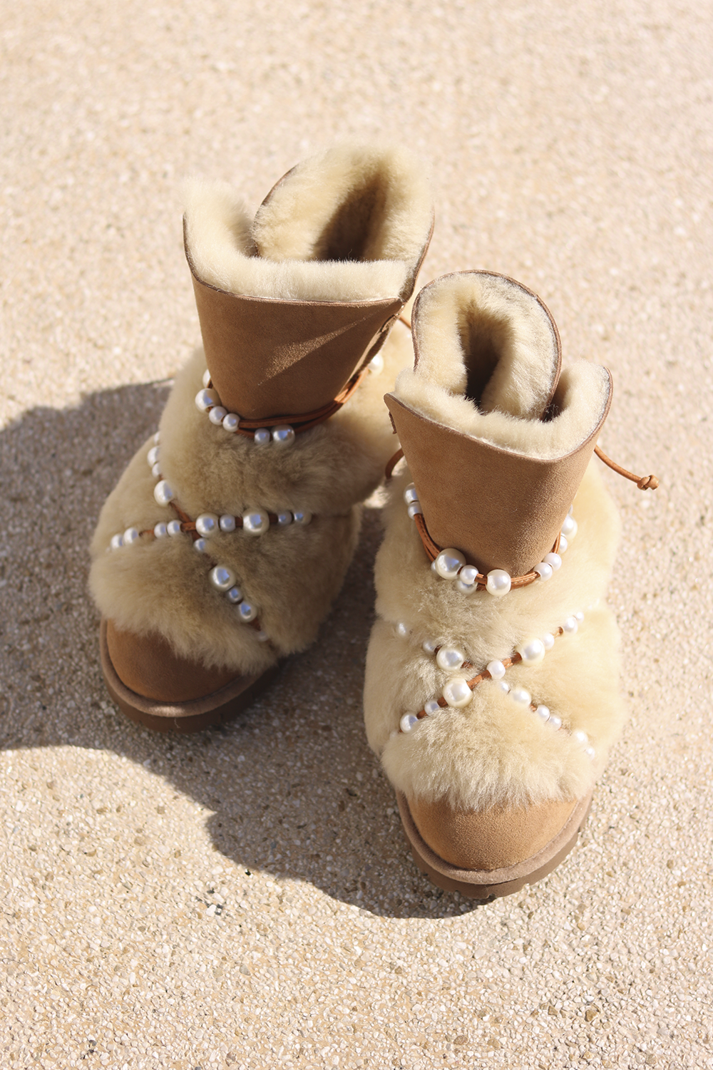 LEO CLASSIC PEARLS, the shearling boots