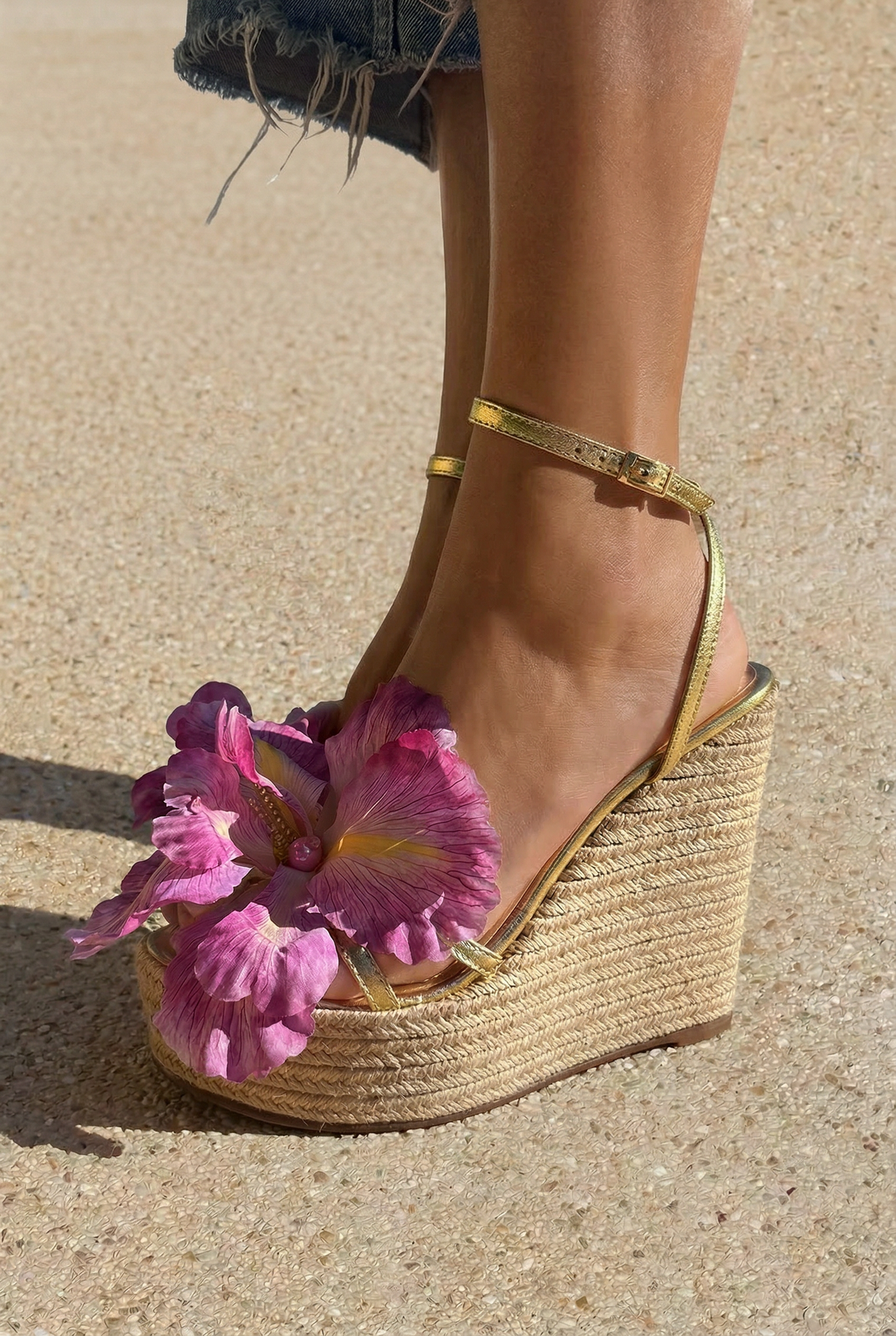Lily, wedges