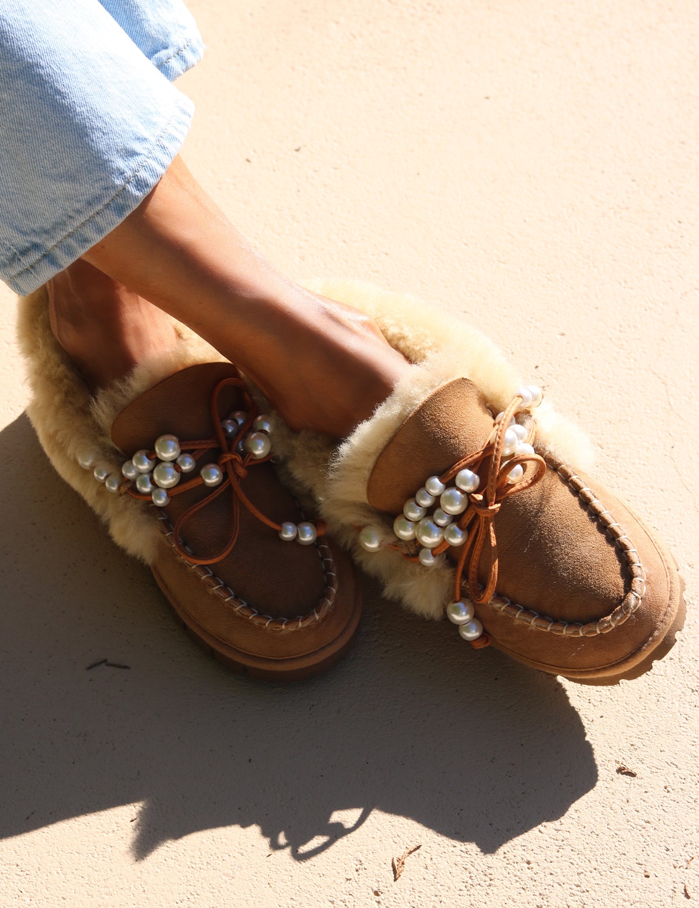 10-alameda-turquesa-mocassin-shearling-tan-pearls.jpg