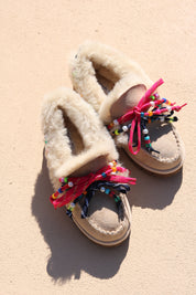Alameda Turquesa Lou women's shearling moccasins, handmade in Portugal from 100% genuine shearling with colourful beaded pink and navy laces.