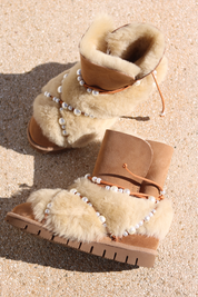 LEO CLASSIC PEARLS, the shearling boots