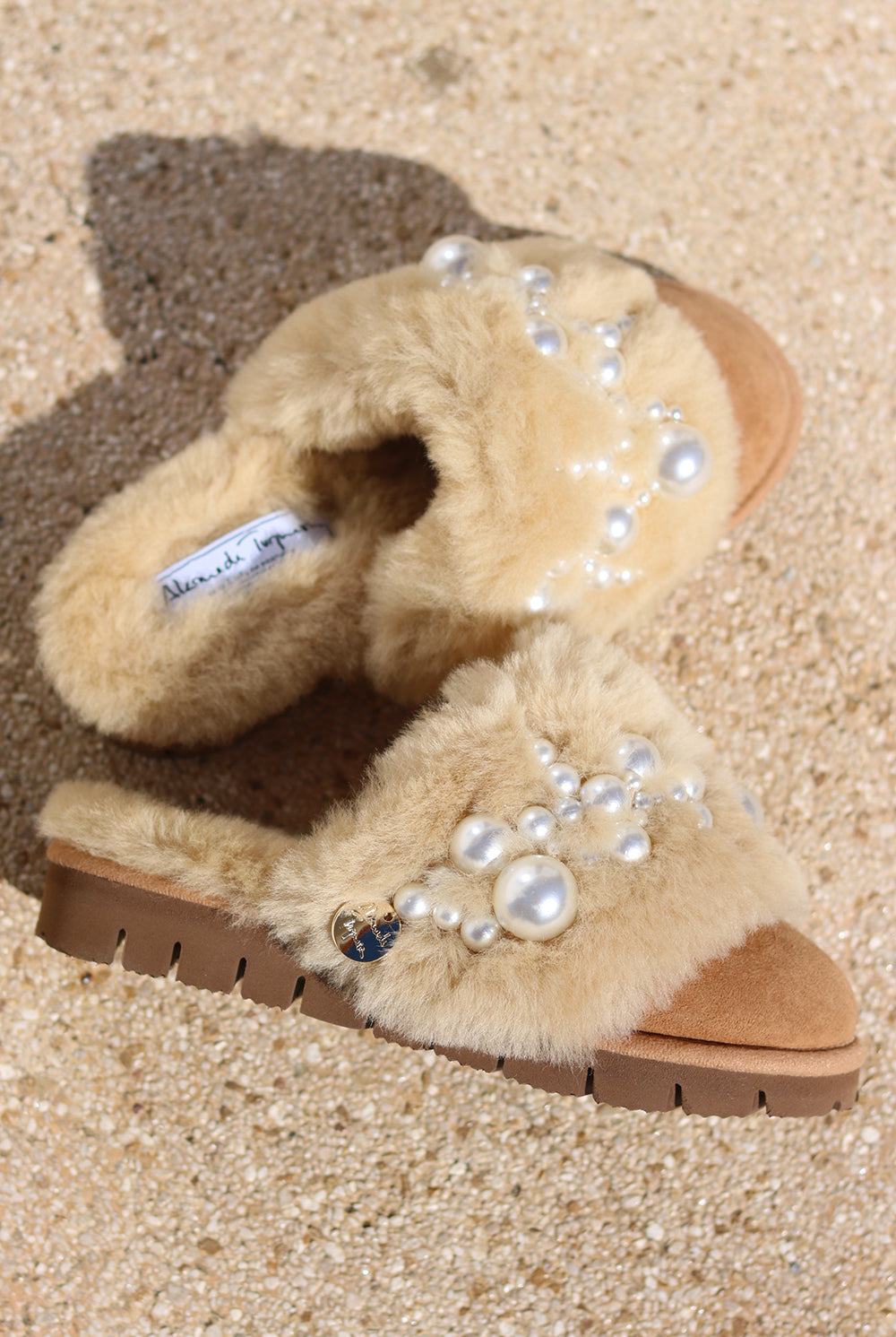 Pinctada Classic Pearls shearling mules close up — hand-applied pearl embellishment detail on caramel shearling, iconic luxury slippers by Alameda Turquesa Portugal