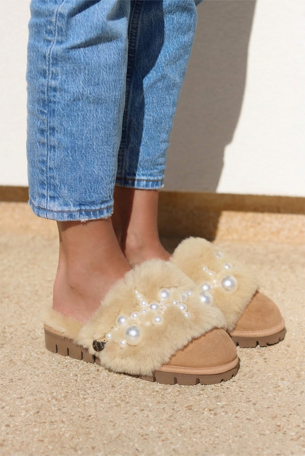 Pinctada Classic Pearls shearling mules worn — caramel shearling slides with hand-applied pearl embellishments and chunky sole, handcrafted in Portugal by Alameda Turquesa