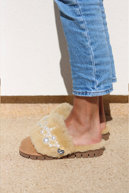 PINCTADA CLASSIC PEARLS, the shearling mules