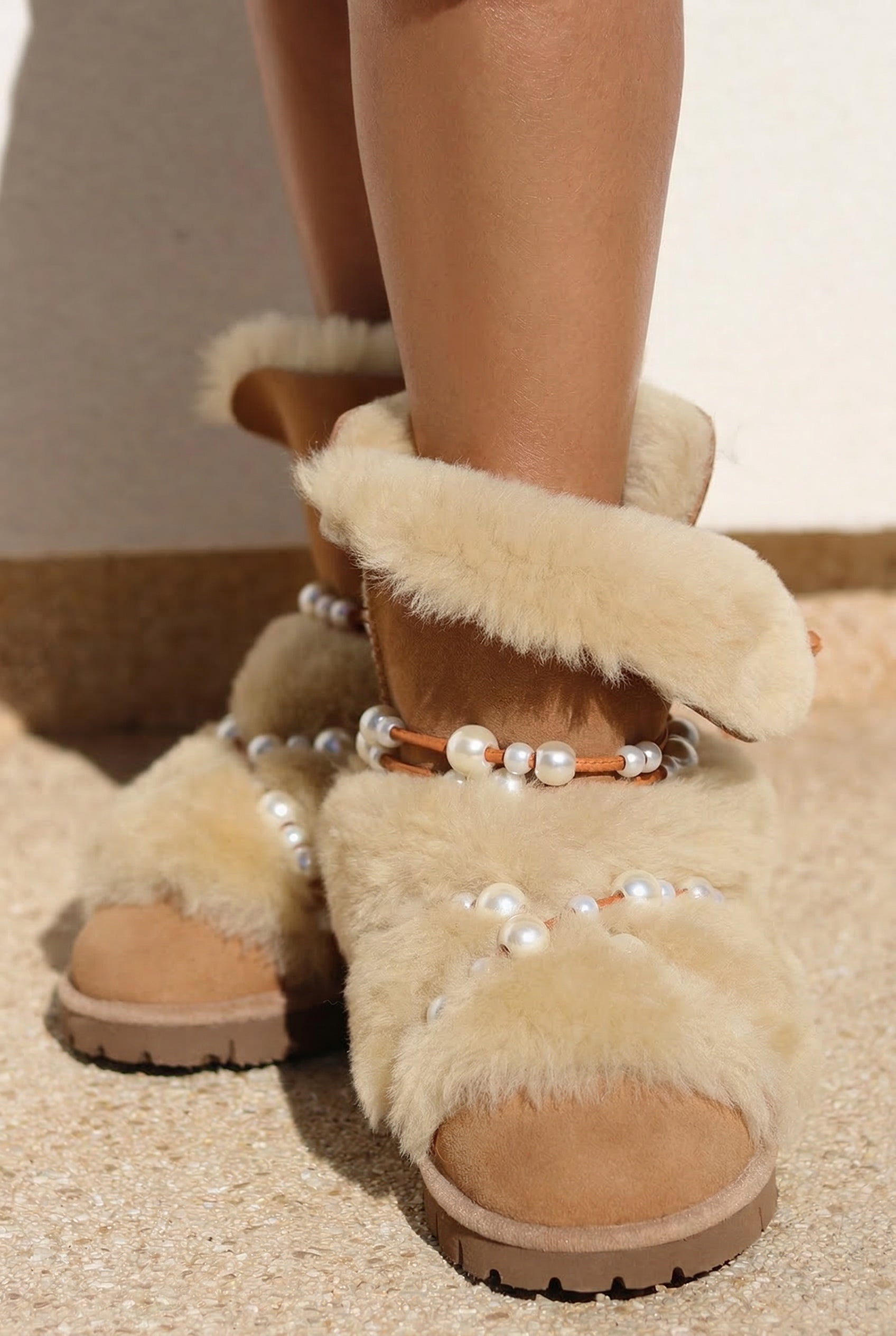 LEO CLASSIC PEARLS, the shearling boots