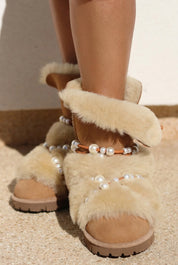 LEO CLASSIC PEARLS, the shearling boots