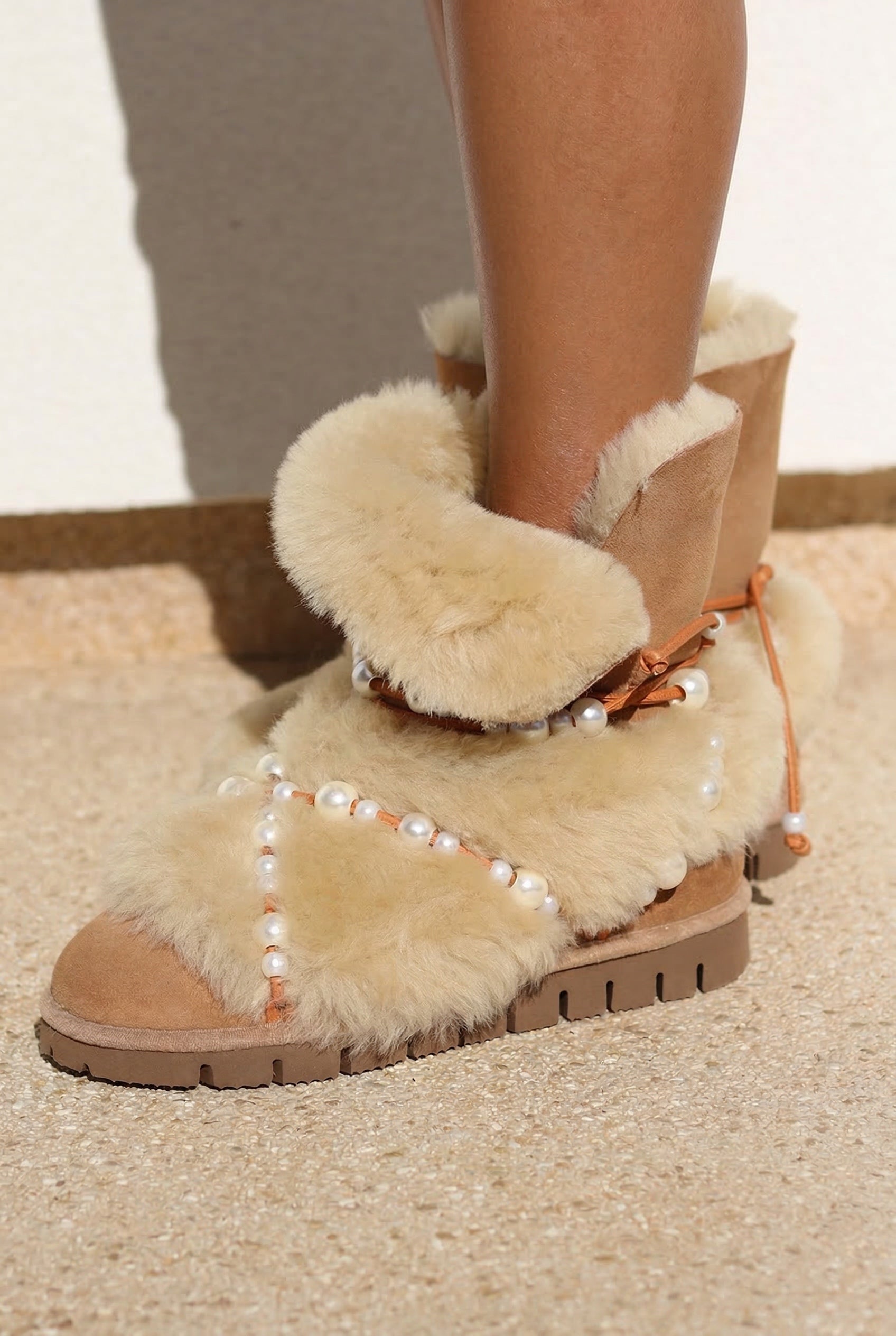LEO CLASSIC PEARLS, the shearling boots