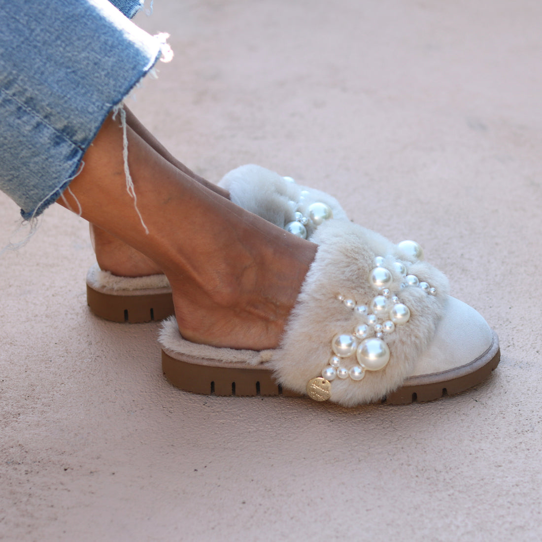 PINCTADA VANILLA PEARLS, the shearling mules