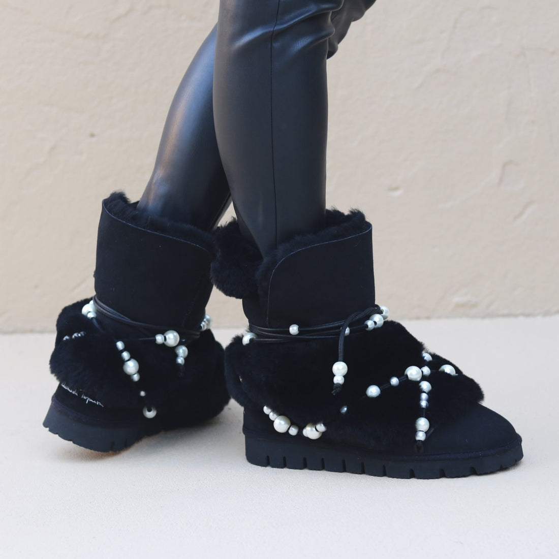 LEO PEARLS SHEARLING BOOTS , BLACK