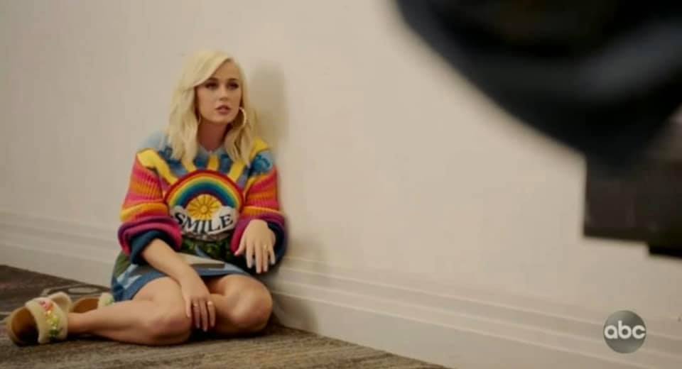 KATY-PERRY-ALAMEDA-TURQUESA-PICTADA-SHEARLING-MULES.jpg