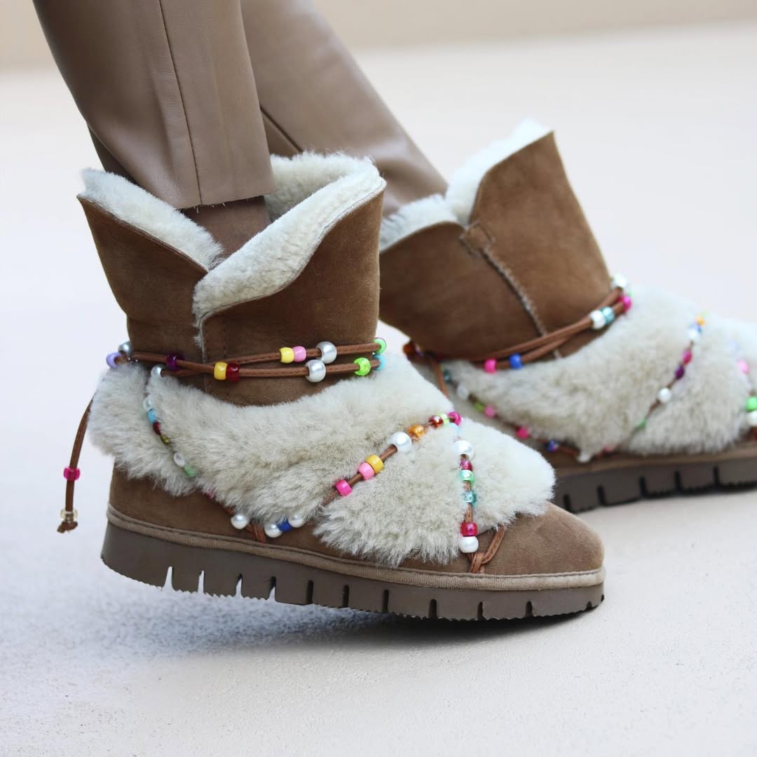 LEO RAINBOW BEADS, the shearling boots