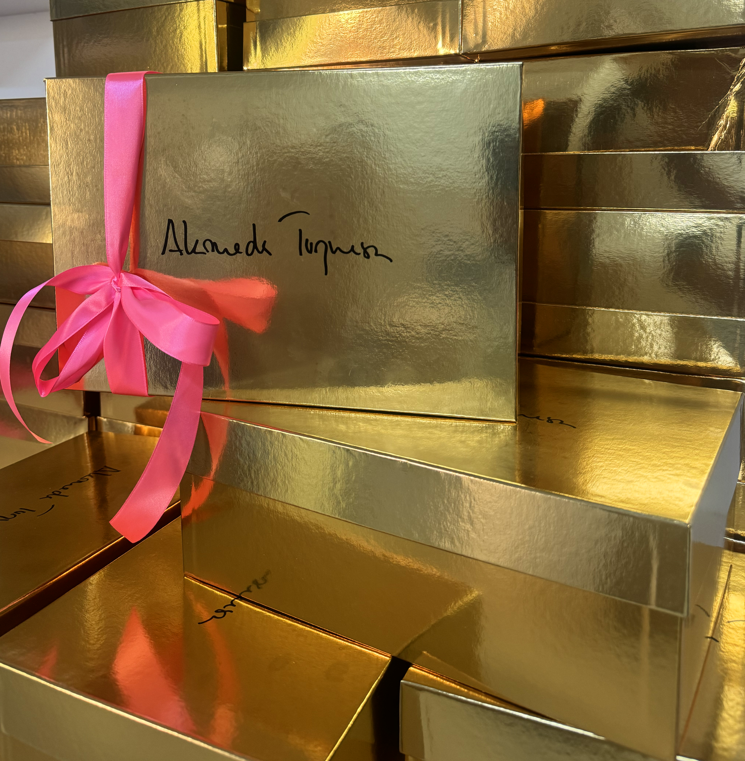 Golden Gift Box – Elegant and luxurious golden box perfect for special occasions and gift purchases, adding a touch of sophistication to any present.